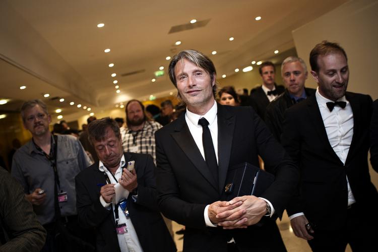 Dansk. Mads Mikkelsen - navnet bliver næsten ikke mere dansk, og det er kendetegnende for danske skuespillere. 