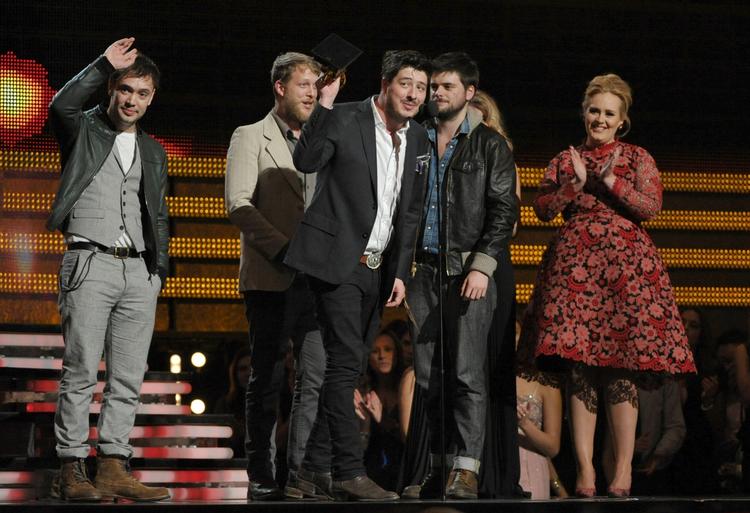 Vindere. Britiske Mumford &amp; Sons snuppede prisen for årets album med 'Babel'. 