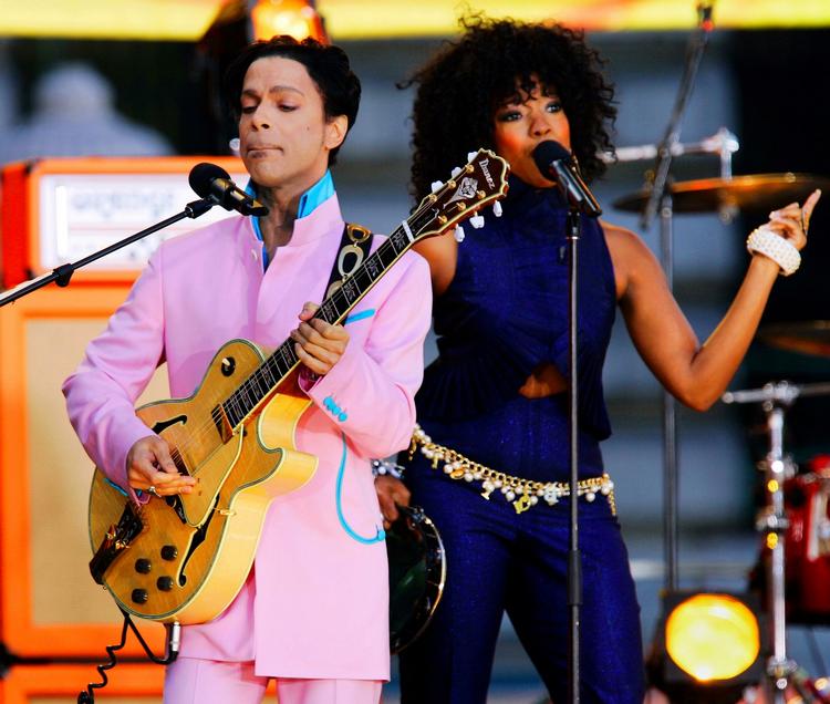 Kiss. Så er der garanti for fællessang under bøgetræerne i Skanderborg. 