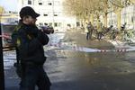 KNIVSTIKKERI. Politiet har anholdt to personer efter kniv-overfald i morges. 