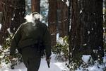 Eftersøgt. Over hundrede politifolk gennemsøger skiområdet Big Bear, hvor sporet efter Christopher Dorner ender. 