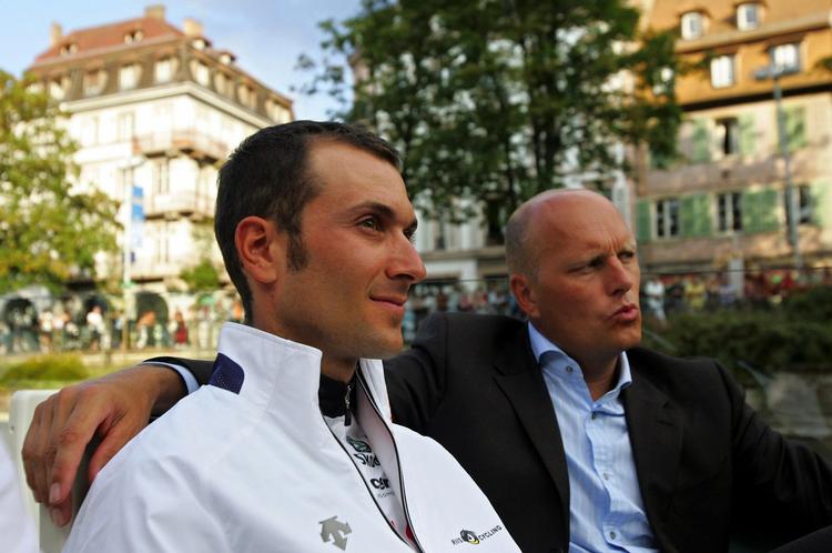 LOYALITET. Ivan Basso (tv) kørte fra Bjarne Riis, da han i 2006 blev taget i at forsøge at dope sig. 