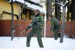 Menneskejagt. Politi og  specialstyrker er sat talstærkt ind i  eftersøgningen af Christopher Dorner. 