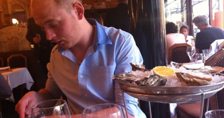 Den klassike franske bistro Le Vaudeville ved metro Bourse. 