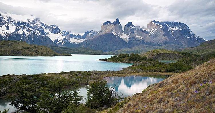 Chile. Nationalparken Torres del Paine ligger i den sydlige del af Chiles Patagonien og ligger ca. fire timer fra Patagoniens slette i Argentina. 