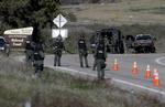 Politiet formoder, at liget af den 33-årige eks-betjent Chris Dorner befinder sig i en nedbrændt hytte i skovområdet Big Bear. 