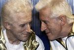 søgssmål. Madame Tussauds voksmuseum i London fik i 1986 en figur af Jimmy Savile, der i firserne var en populær mediepersonlighed. Voksfiguren blev smeltet, da skandalen begyndte at rulle sidste år. 