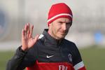 Bonjour. Pressen var talstærkt repræsenteret, da David Beckham var på træningsbanen i Paris for første gang. 