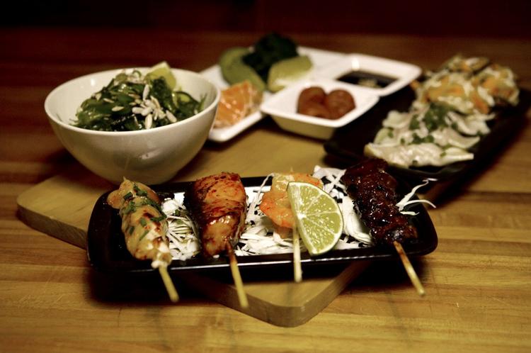 Når de travle japanere skal slappe af, går de på izakaya og spiser jordnær mad til øllet. Den disciplin kan københavnerne afprøve på Kung Fu Bar. 