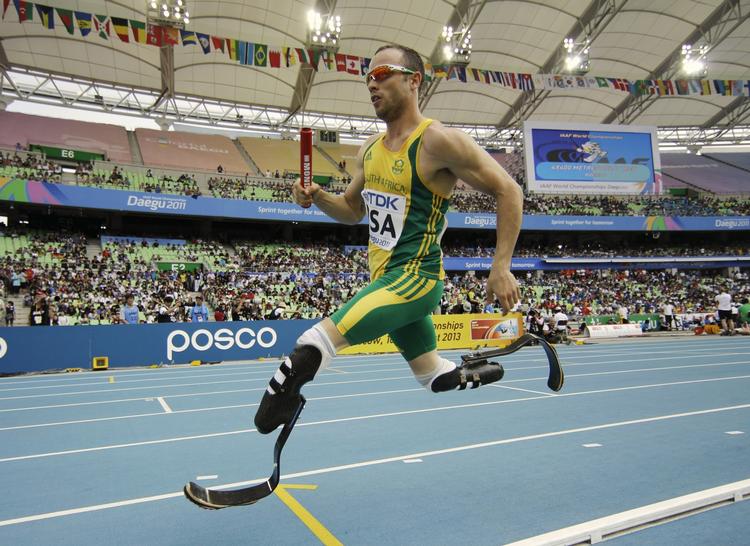 FÆNOMEN. Den dobbeltbenamputerede Oscar Pistorius blev for alvor kendt under sommerens OL, hvor han kæmpede sig frem til semifinalerne  i 400-meter løb 