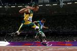 Pistorius sætter ny verdensrekord i mændenes 4x100-meter-løb med en tid på 41,78 sekunder under OL i London 2012. 