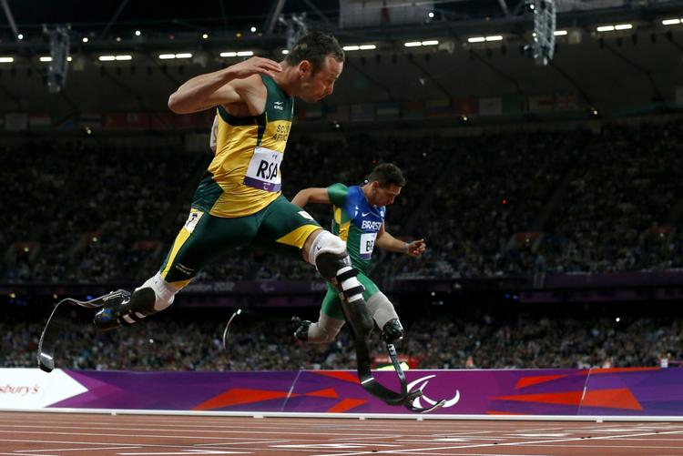 Pistorius sætter ny verdensrekord i mændenes 4x100-meter-løb med en tid på 41,78 sekunder under OL i London 2012. 