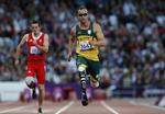 Pistorius, der også er kendt under navnet 'Blade Runner', under mændenes 100-meter-løb under sommerens OL. 