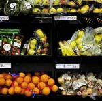 Vurder. Af og til kan selv den sundeste livsstil ikke normalisere blodtryk og kolesteroltal, og så er det vejen frem at tage imod den lægeordinerede medicin, ikke som alternativ til sund kost og motion, men som et nødvendigt supplement. 