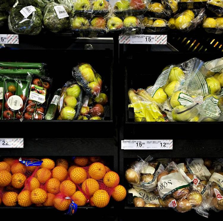 Vurder. Af og til kan selv den sundeste livsstil ikke normalisere blodtryk og kolesteroltal, og så er det vejen frem at tage imod den lægeordinerede medicin, ikke som alternativ til sund kost og motion, men som et nødvendigt supplement. 