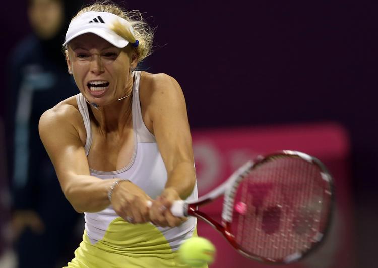 Vinder. Caroline Wozniacki er i gang med en god uge under varmere himmelstrøg. Her er hun i aktion forleden. 