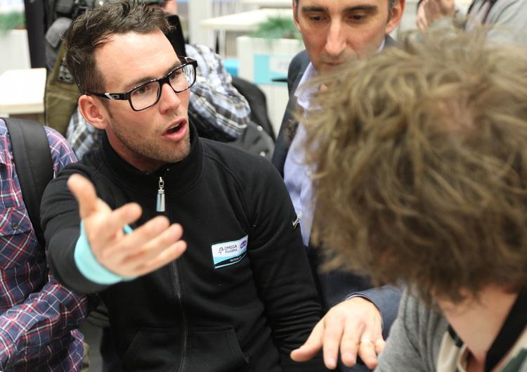 Stjerne. Marc Cavendish - der her er i civil og svarer på kritiske spørgsmål - takkede holdkammeraterne efter dagens strabadser. 
