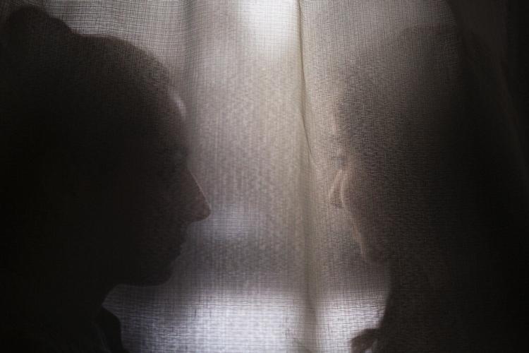 Sløret. De to søskende, Binnur og Burcu, har levet uden rettigheder, adgang til læge og opholdstilladelse i snart fem år. 