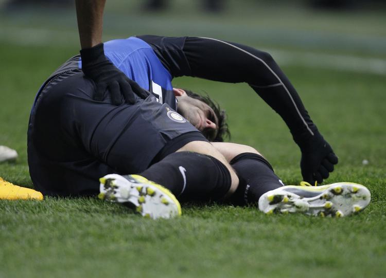 skadet. Efter seks minutter var kampen mod Cluj og formentlig sæsonen slut for den 33-årige argentiner Diego Milito. 