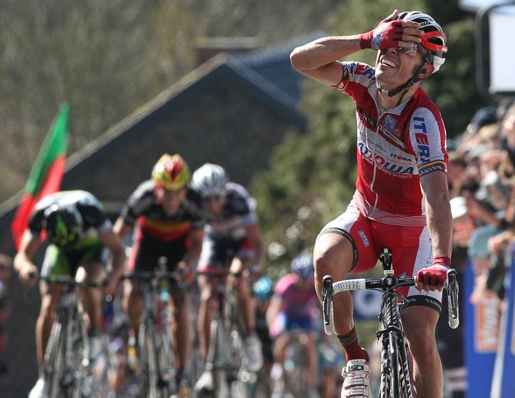 udelukket. Katushas toprytter Joaquim Rodriguez (th) vinder dette års udgave af klassikeren Fleche Walonne. 