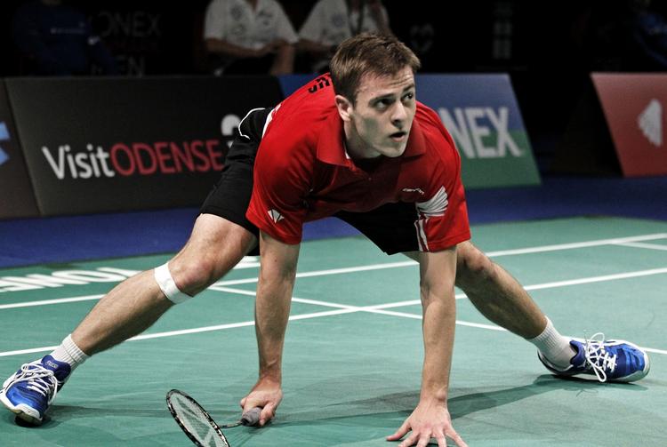 1-0. I holdkampens første opgør vandt Hans Kristian Vittinghus med 21-5, 21-10 over skotten Calum Menzles. 