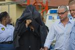 Anklaget. Oscar Pistorius gik på en nat fra verdensberømt top-atlet til mistænkt for mord. Her er han på vej til retten i Pretoria, Sydafrika. 