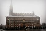 Langtidsledige. Slagsmålet om de langtidsledige i Københavns Kommune fortsætter. Radikale anklager SF for at leve i en drømmeverden. 