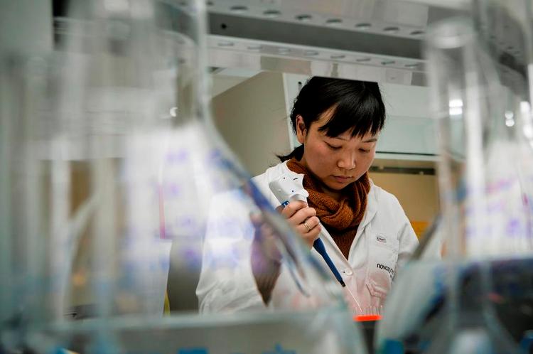 Tid. Kinesiske Li Wei glæder sig over at hun, i Danmark, har bedre tid til at tænke over sit arbejde 