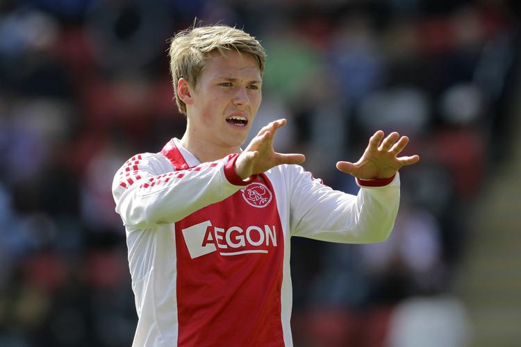 Kontrakt.  I Ajax er den offensive venstrekant Viktor Fischers domæne. 