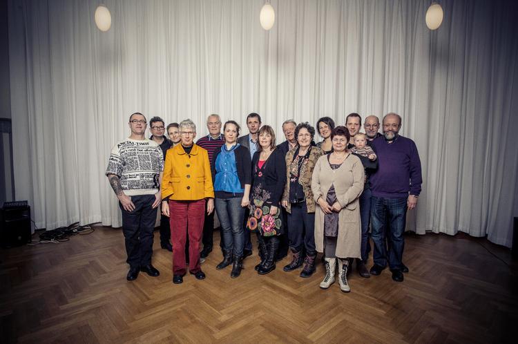 Gilde. De to reportere har inviteret alle deres kilder gennem fire artikler til sammenskudsgilde i den gamle retssal i Lemvig. 