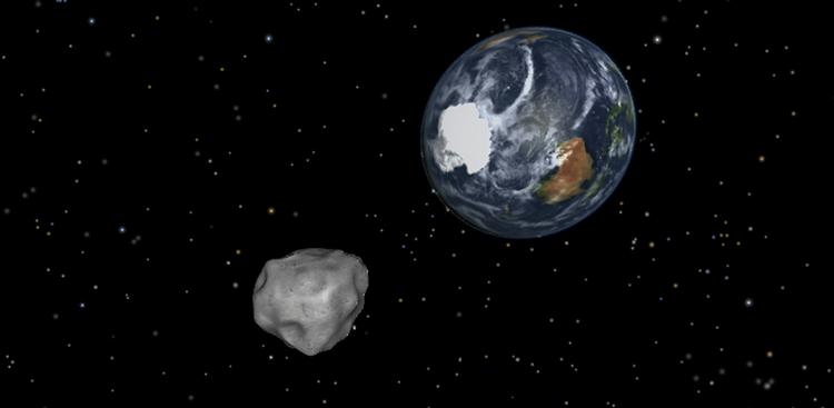 Værdifuld. Denne animation fra Nasa viser, hvordan det kan have set ud oppe i rummet, da asteroiden passerede Jorden. Hvem der bare kunne få fingrene i den klump. 
