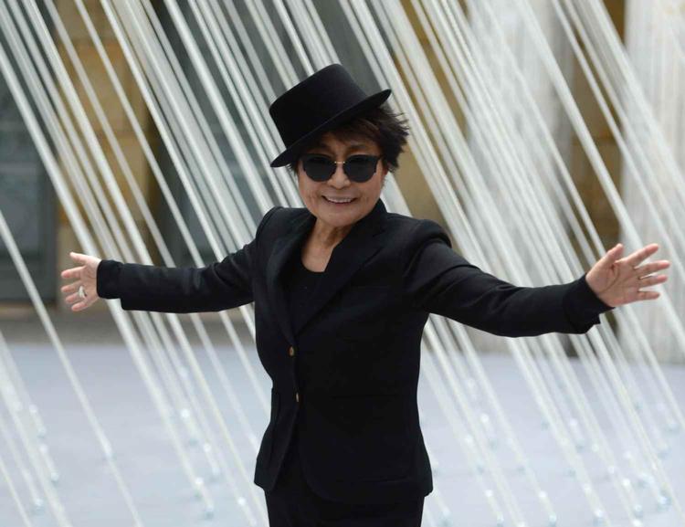 avantgardist. Verdens mest kendte ukendte kunstner, er Yoko Ono blevet kaldt. 