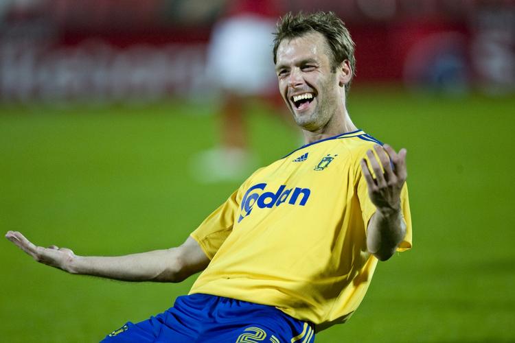 GÆLD. Den 35-årige venstreback Thomas Rasmussen har siden september ventet på at få udbetalt feriepenge, som Brøndby IF skyldte ham. Klubben kan være nød til at udbetale endnu flere millioner, hvis det står til Spillerforeningen. 