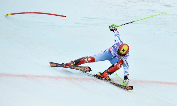 svusj. I flyvende fart kører Marcel Hirscher sig til Østrigs første individuelle guld ved VM i Schladming. 