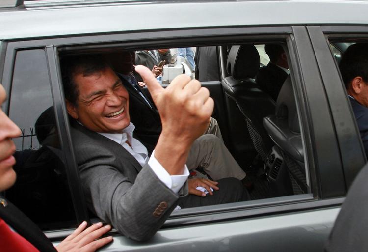 Vinder. Ecuadors præsident, Rafael Correa, ser ud til at kunne blive på posten. 