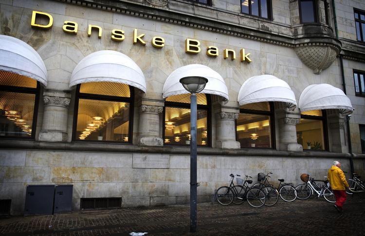 nærkontakt. Vores oplevelse er, at langt de fleste kunder modtager det nye kundeprogram positivt, når vi har muligheden for at forklare om fordele og muligheder på tomandshånd, lyder det fra Danske bank. 