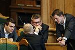 SU. Venstres SU-ordfører Mads Rørvig (længst til venstre) glæder sig over uddannelsesministerens meldinger om, at studerende kun skal have SU, hvis de går til eksamen. 