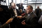 Løfte. Erhvervslivet skal fredes for nye skatter og afgifter, mener Venstre-formand Lars Løkke Rasmussen. Men kun frem til næste folketingsvalg. 