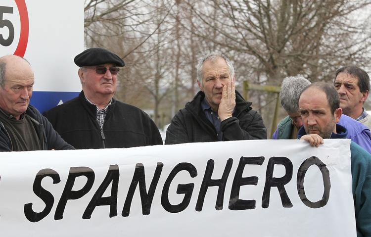 Hest. Franske bønder demonstrerer til fordel for Spanghero, der menes at være en af skurkene i skandalen om hestekød, der er blevet solgt som oksekød i blandt andet færdigretter. 