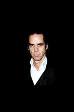 Vildskab. Nick Cave nye album 'Push the Sky Away' synes rundet af en indre ro. Men under overfladen fråder en vildskab i teksterne. 