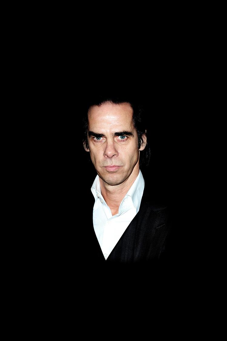 Vildskab. Nick Cave nye album 'Push the Sky Away' synes rundet af en indre ro. Men under overfladen fråder en vildskab i teksterne. 