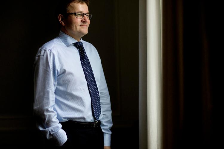 mere værd. Danske Banks topchef, Eivind Kolding, bebudede, at banken ville tjene mere på sine kunder i december 2012. Siden er bankens værdi steget med over 10 procent. 