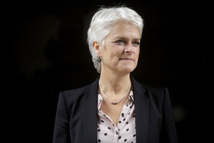 Regeringsparti? Måske er det på tide, at Annette Vilhelmsen (SF) trækker sit parti ud af regeringssamarbejdet, skriver Peter Mogensen. 