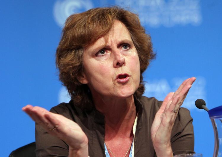 FLERTAL. Connie Hedegaard sikrede sig i dag et pænt flertal for sin redningsplan for det europæiske CO2-kvortesystem. 