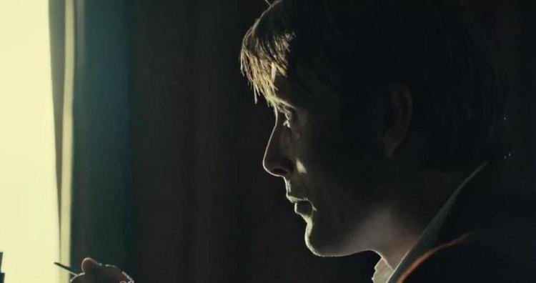 hannibal. Når Mads Mikkelsen går på skærmen som Hannibal, er det ikke første gang, han spiller skurk. I 'Casino Royal' var han for eksempel James Bond-skurk. 