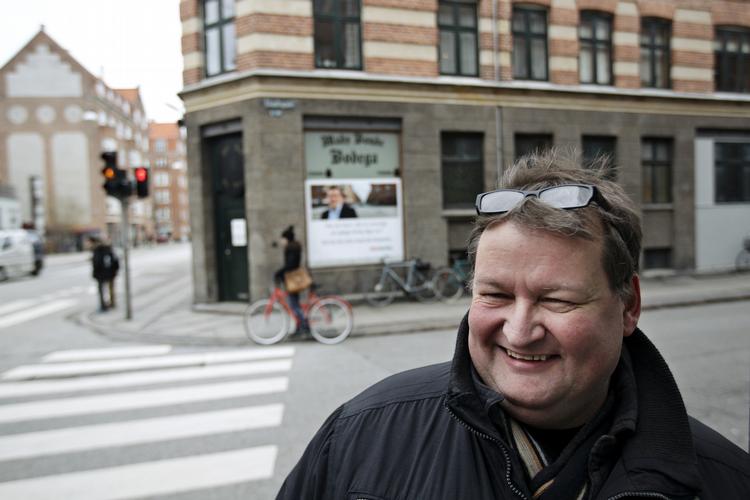 ØL. Ved at starte en indsamling på nettet har Johnny Hansen spredt rygtet om 'Amager Ølhus' mellem netværk, og på den måde har han nu samlet  nok penge ind til at kunne åbne i april. 