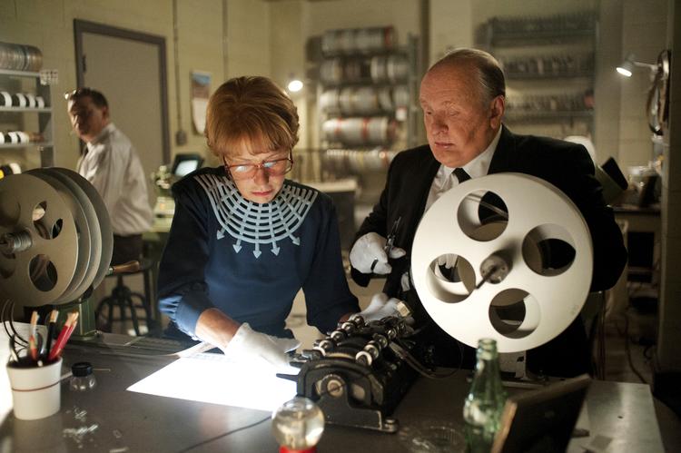 kulissen. Hun instruerede ham i at instruere film. Alma Hitchcock får fortjent oprejsning i filmen om hendes mand.