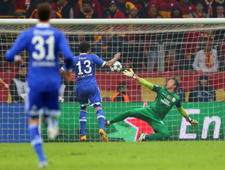 1-1. I første halvlegs sidste minut fik Jermaine Jones scoret til det, der skulle blive slutresultatet. 