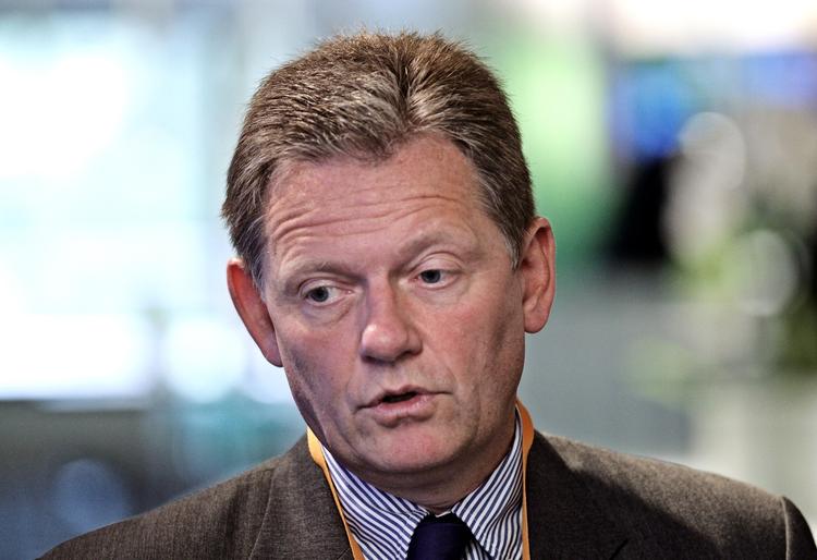 Baglandspres. De konservatives formand, Lars Barfoed, får hårde ord med på vejen fra sine egne. 