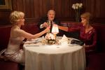 stjernebesat. Scarlett Johansson er  skuespilleren Janet Leigh (hende fra brusebadsscenen), Helen Mirren spiller Hitchcocks kone Alma, mens Anthony Hopkins har rollen som gyserinstruktøren. Filmen har premiere i dag. 